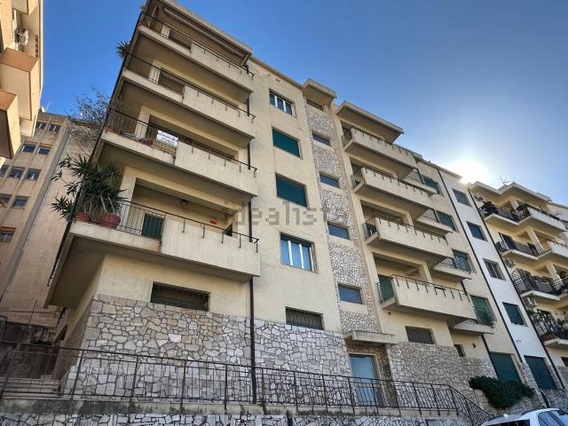 Appartamento in vendita di 135 m² in Via Giuseppe Melacrino, 11