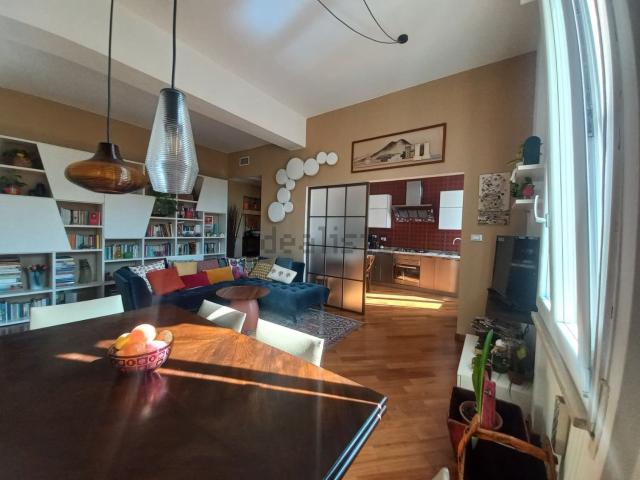 Appartamento in vendita di 135 m² in Piazza dei Martiri 1943 1945, 6