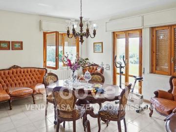 Appartamento in vendita di 135 m² in Via dei Bizantini, 34