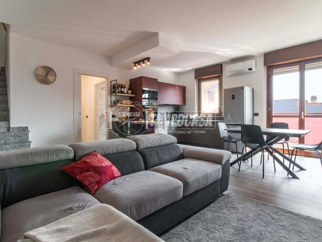 Appartamento in vendita di 135 m² in Via dei Fontanili, 71