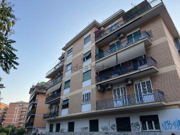 Appartamento in vendita di 135 m² in Via Dino Penazzato, 27