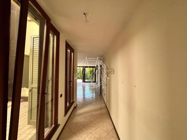 Appartamento in vendita di 135 m² in Via Ferdinando Zanzucchi, 1