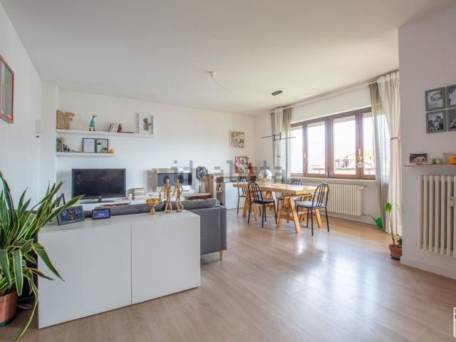 Appartamento in vendita di 135 m² in Via Fratelli Rosselli, 200