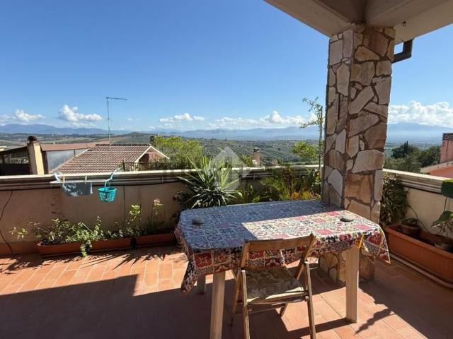 Appartamento in vendita di 135 m² in Via Morlupo, 48