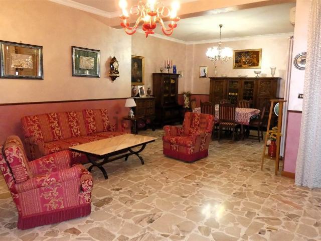 Appartamento in vendita di 135 m² in Via Madonna della Via, 28