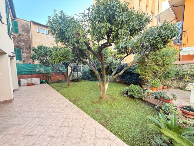 Appartamento in vendita di 135 m² in Via Nino Bixio