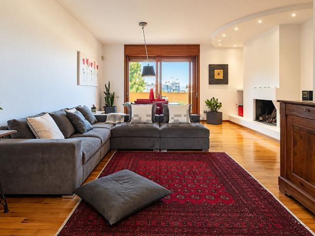 Appartamento in vendita di 135 m² in Via San Tommaso D&apos Aquino, 8
