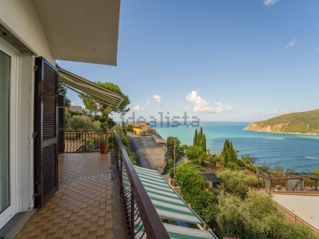 Appartamento in vendita di 135 m² in Via per Lemeglio, 52