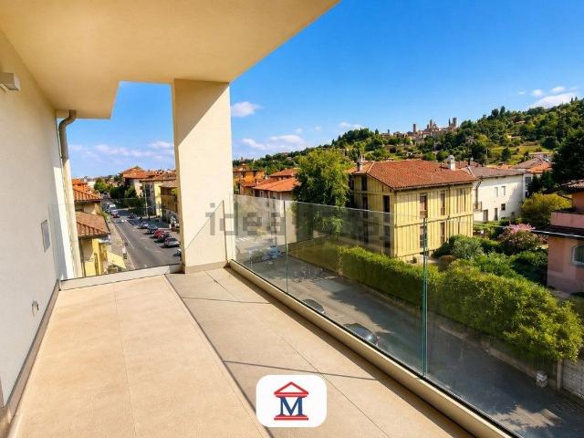 Appartamento in vendita di 135 m² in Via Pietro Ruggeri da Stabello
