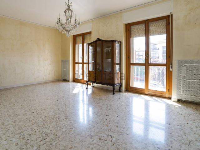 Appartamento in vendita di 135 m² in Via Talete, 4