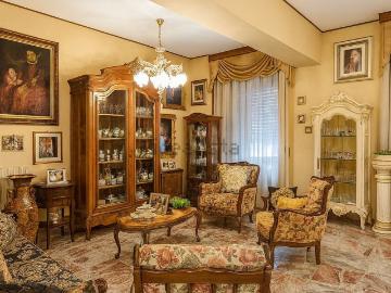 Appartamento in vendita di 135 m² in Via Ugo Foscolo, 18