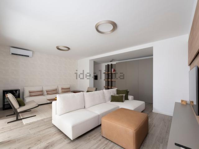 Appartamento in vendita di 135 m² in Via Ugo Foscolo, 6
