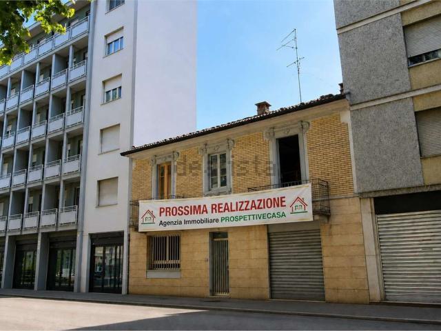 Appartamento in vendita di 135 m² in Via XXIII Marzo 1849, 144