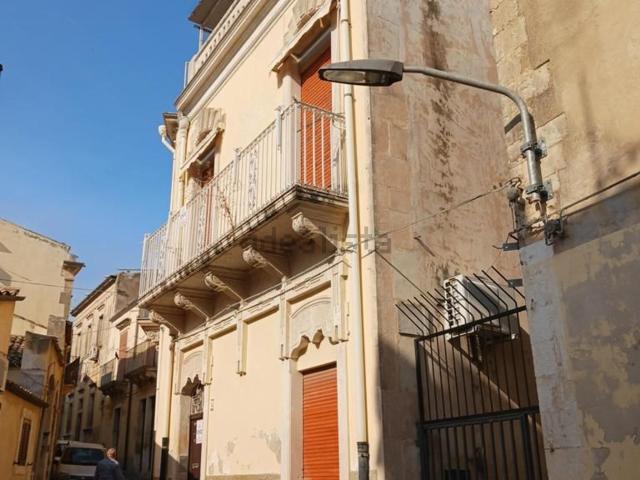 Appartamento in vendita di 135 m² in Vico Melfi, 19