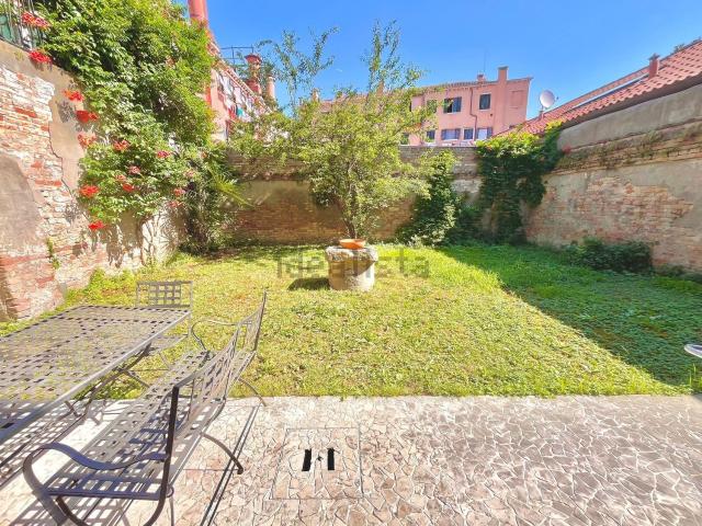 Appartamento in vendita di 135 m² in Fondamenta dei Ormesini, 2829