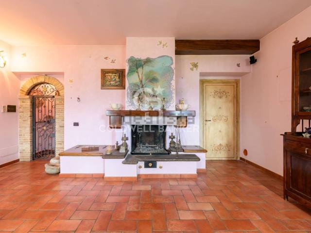 Appartamento in vendita di 135 m² in Frazione San Pellegrino, 2