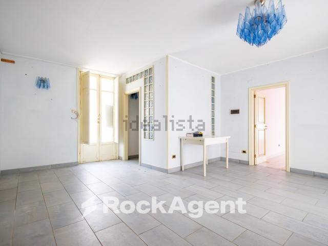 Appartamento in vendita di 135 m² in Largo Giuseppe Ferragina, 4
