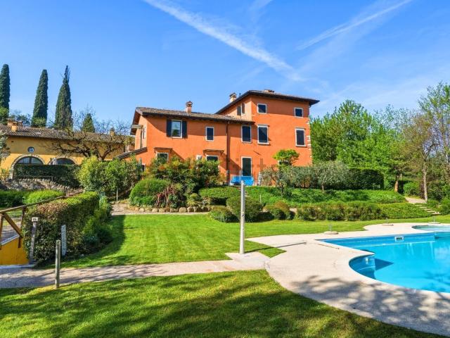 Appartamento in vendita di 135 m² in Località Valpozzo