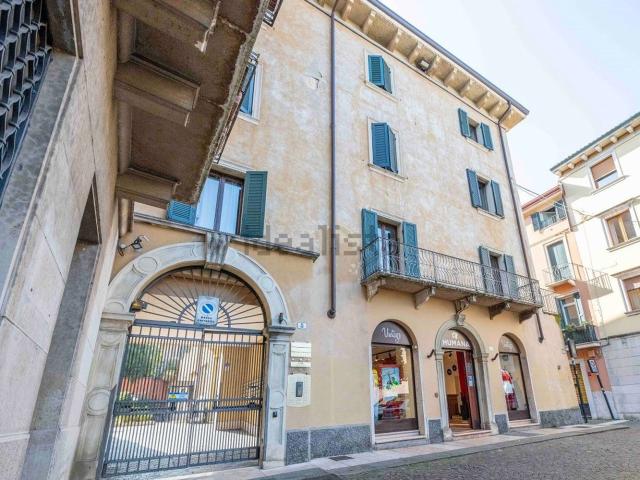Appartamento in vendita di 135 m² in Piazza Pasque Veronesi