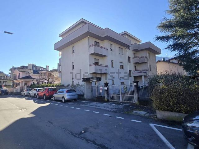 Appartamento in vendita di 136 m² in Via Alessandro Manzoni, 10