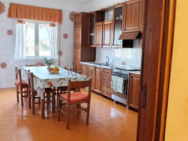 Appartamento in vendita di 136 m² in Via Babbaurra