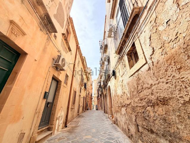 Appartamento in vendita di 136 m² in Via Giuseppe Logoteta