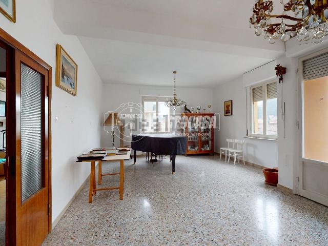 Appartamento in vendita di 136 m² in Via Giacomo Leopardi