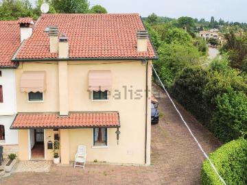 Appartamento in vendita di 136 m² in Via Giovan Maria Brunori