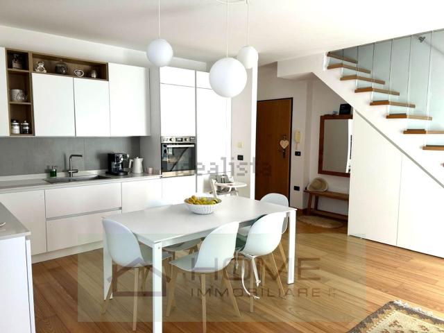 Appartamento in vendita di 136 m² in Via Don Elio Bordin