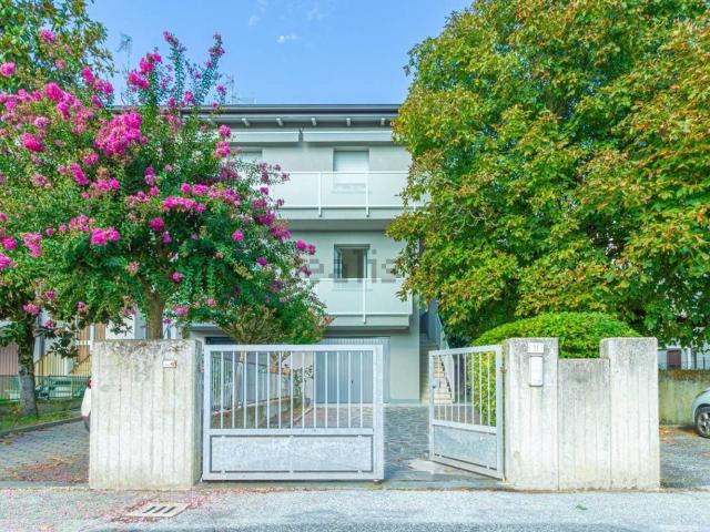 Appartamento in vendita di 136 m² in Via Malafarina, 11