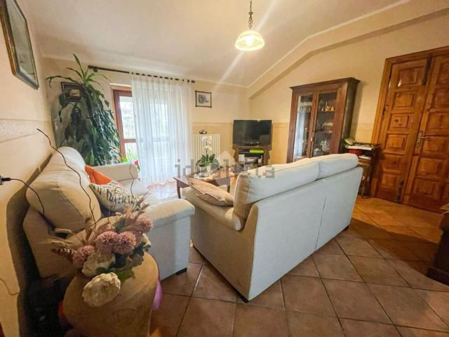 Appartamento in vendita di 136 m² in Via Marina Falerna Scalo, 29