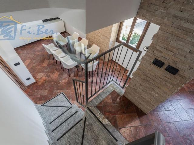 Appartamento in vendita di 136 m² in Via San Francesco D&apos Assisi, 7