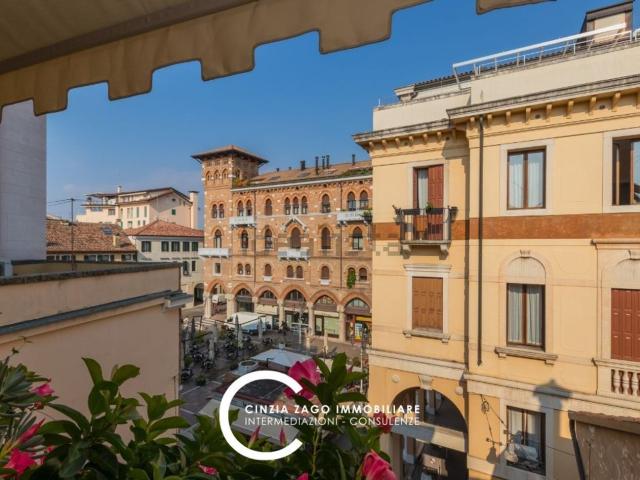 Appartamento in vendita di 136 m² in Via Portico Oscuro