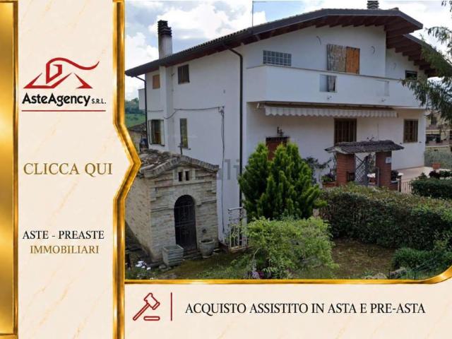 Appartamento in vendita di 136 m² in Via Piane, 181