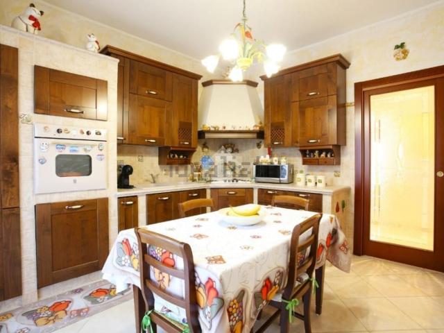 Appartamento in vendita di 136 m² in Via Roma