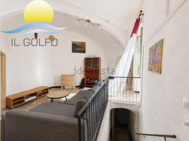 Appartamento in vendita di 136 m² in Via Ugo Foscolo, 4