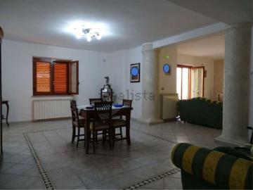 Appartamento in vendita di 136 m² in Viale A. Gramsci