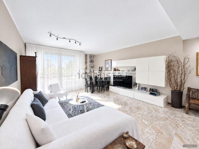 Appartamento in vendita di 136 m² in Viale C. Battisti, 25