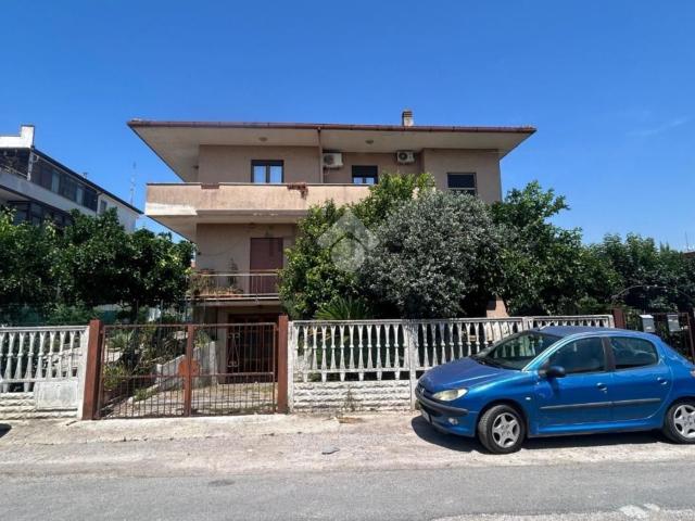 Appartamento in vendita di 137 m² in Via Catanzaro, 11
