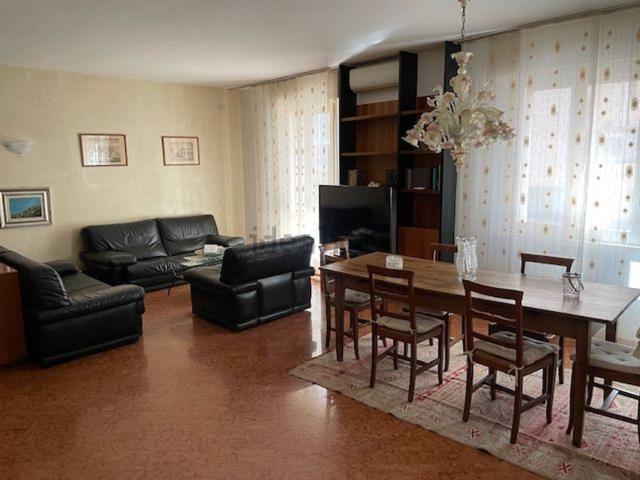 Appartamento in vendita di 137 m² in Via Domenico Angherà