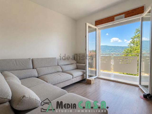 Appartamento in vendita di 137 m² in Via Emidio Luzi, 126