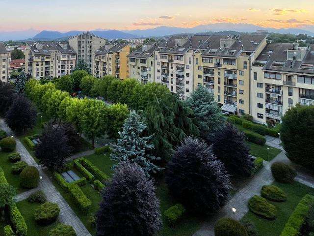 Appartamento in vendita di 137 m² in Via F.lli Macario