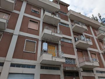 Appartamento in vendita di 137 m² in Via Fortore, 10