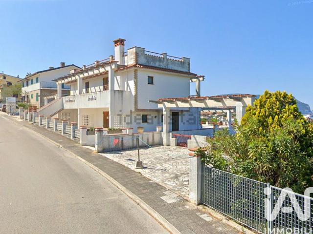 Appartamento in vendita di 137 m² in Via Ischia, 30