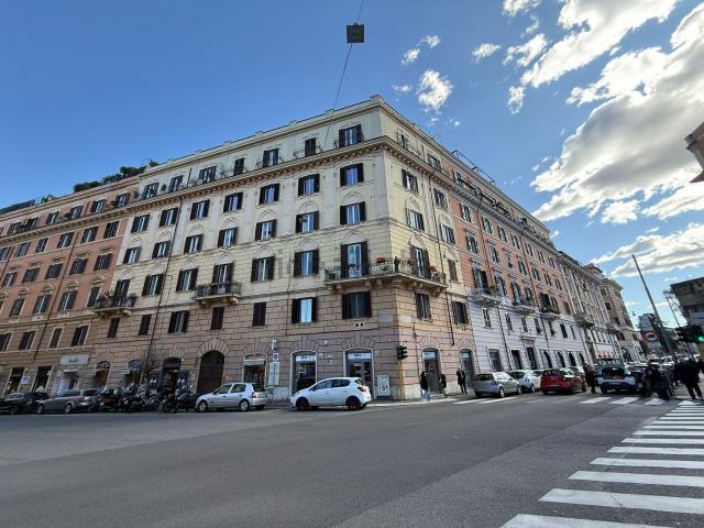 Appartamento in vendita di 137 m² in Via Salaria, 126