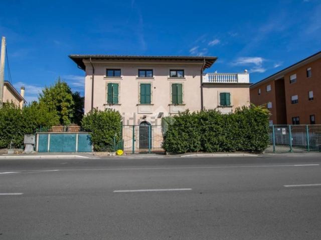 Appartamento in vendita di 137 m² in Via Salaria per l&apos Aquila, 62