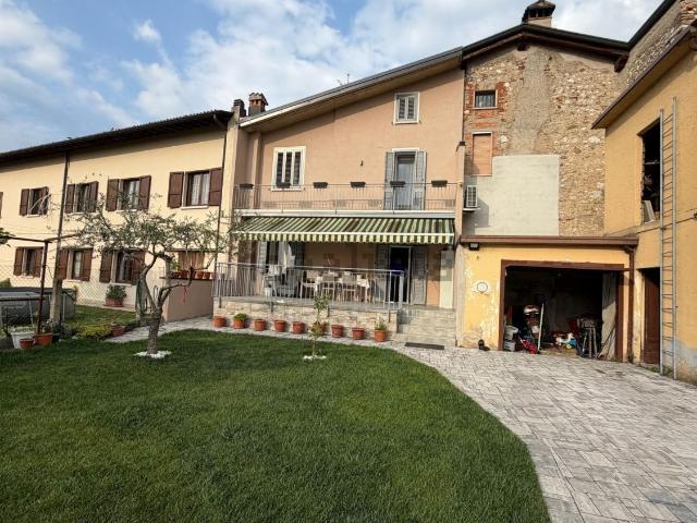 Appartamento in vendita di 137 m² in Via Regia Antica
