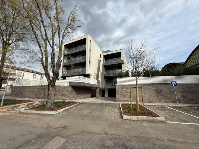 Appartamento in vendita di 137 m² in Via Vandelli, 56