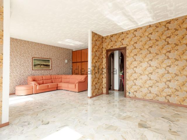 Appartamento in vendita di 137 m² in Viale Fratelli Casiraghi, 185