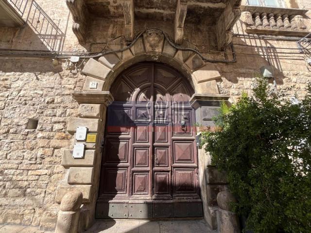 Appartamento in vendita di 138 m² in Via Conte Rocco Stella, 25